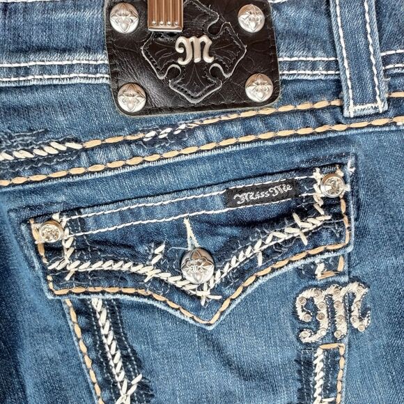 Miss Me Distressed Cropped Jeans Women’s 33 Medium Wash Denim Contrast Stitch - Picture 4 of 11